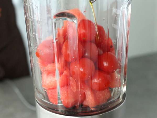 Hladna juha iz lubenice in paradižnika - Priprava korak 1