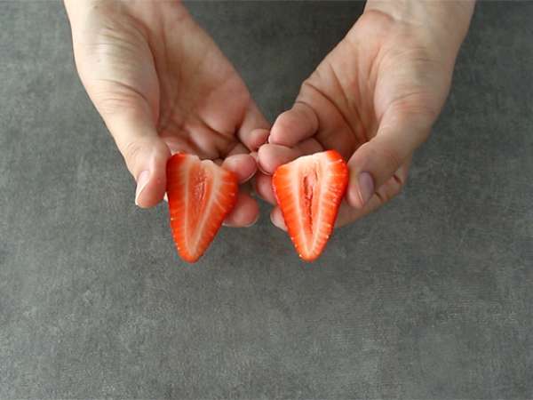 Veganski mlečni napitek iz rdečega sadja - Priprava korak 1