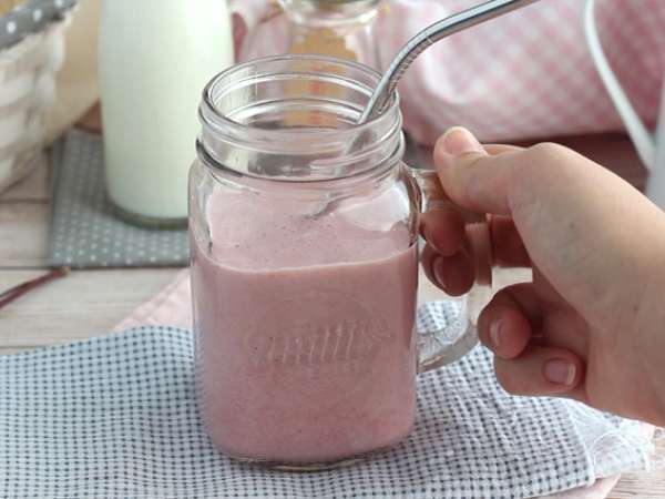 Veganski mlečni napitek iz rdečega sadja - Priprava korak 3