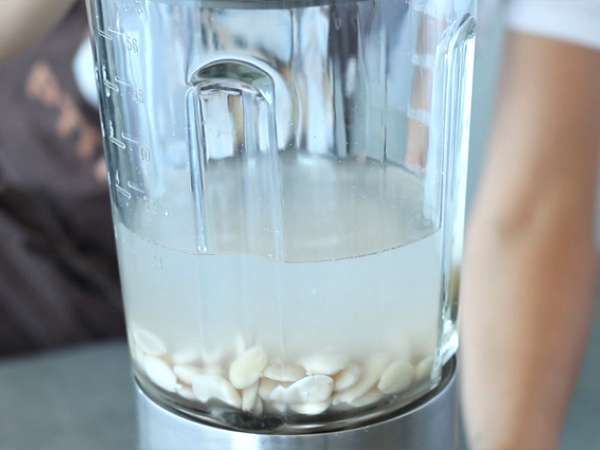 Domače mandljevo mleko - Priprava korak 2