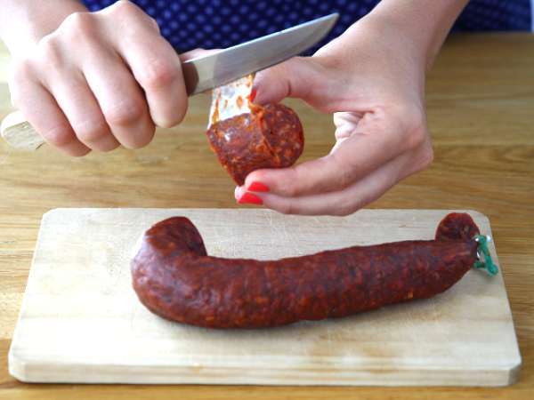 Hitre in enostavne rilletke iz choriza - Priprava korak 1