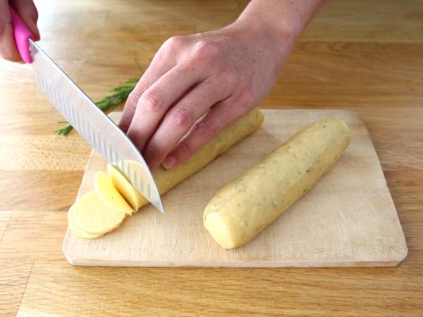 Parmezan in zeliščni biskvit - Priprava korak 3