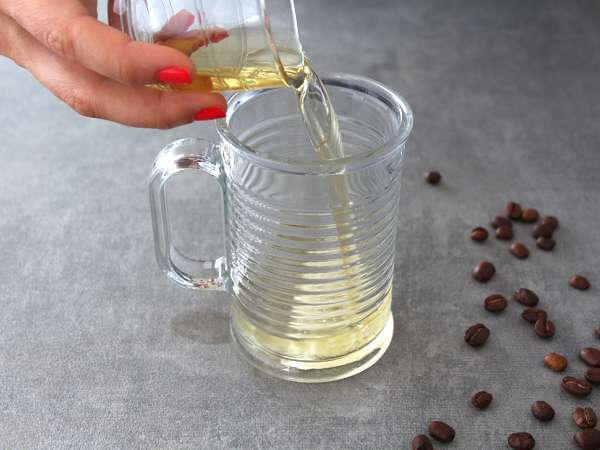 Irska kava (kava z viskijem in stepeno smetano) - Priprava korak 1