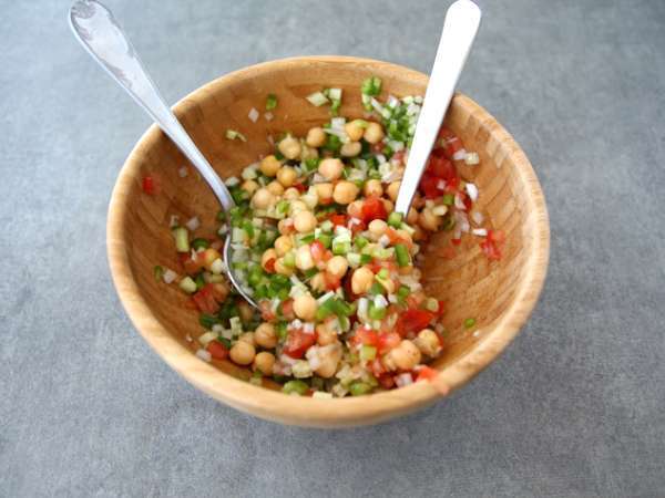 Solatna juha in solata iz čičerke - Priprava korak 2