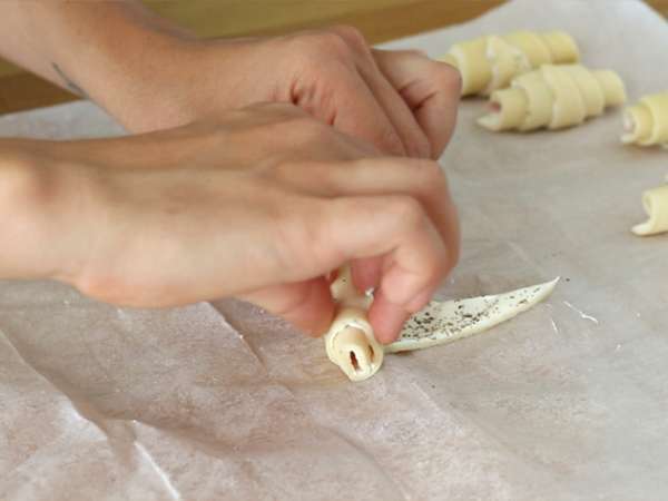 Krofi iz listnatega testa s pršutom in francosko smetano - Priprava korak 3