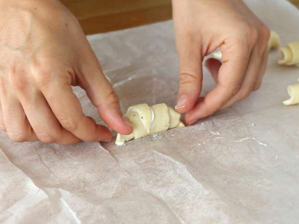 Krofi iz listnatega testa s pršutom in francosko smetano - Priprava korak 4
