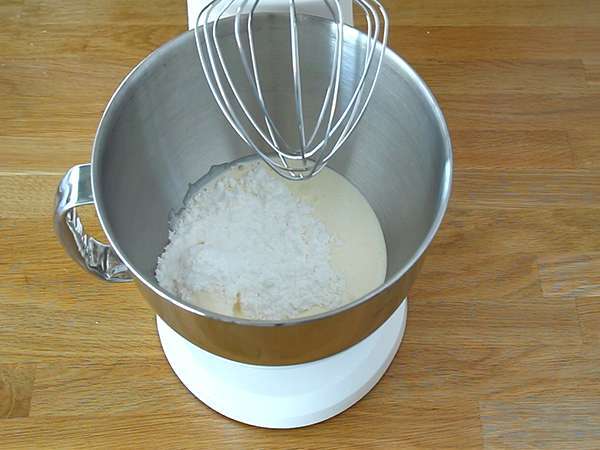 Charlotte iz hrušk in praženih mandljev - Priprava korak 2