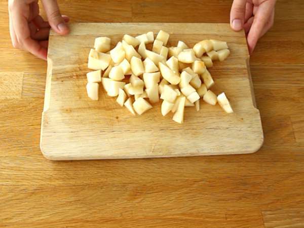 Charlotte iz hrušk in praženih mandljev - Priprava korak 4