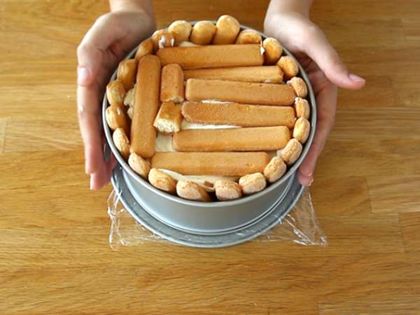 Charlotte iz hrušk in praženih mandljev - Priprava korak 6