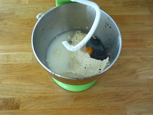 Črne žemljice s črnilom iz lignjev - Priprava korak 1