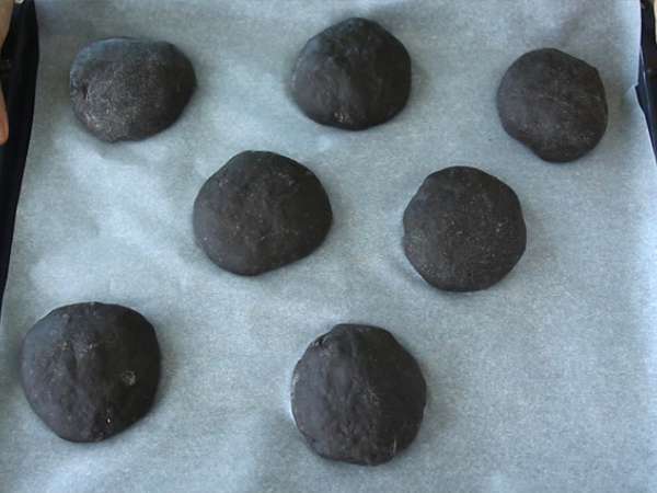 Črne žemljice s črnilom iz lignjev - Priprava korak 3