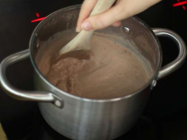 Komplet riževega pudinga iz temne in bele čokolade - Priprava korak 5