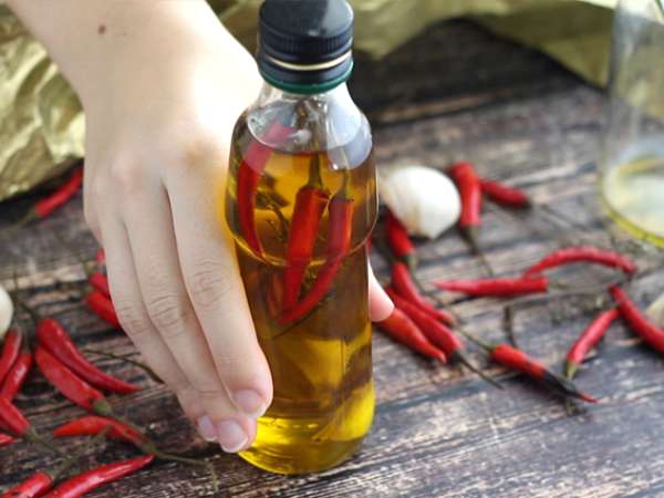 Vroče olje za domače pice - Priprava korak 3