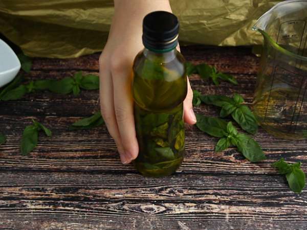 Domače bazilikino olje - Priprava korak 2