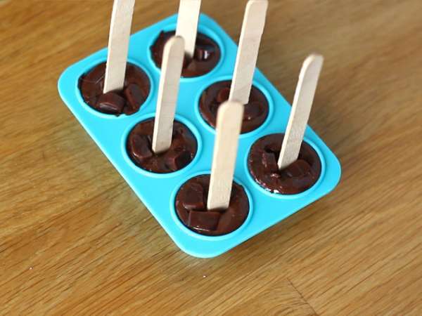 Ličke z vročo čokolado: temna čokolada + Carambar - Priprava korak 3