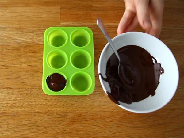 Ličke z vročo čokolado: temna čokolada + marshmallow - Priprava korak 1