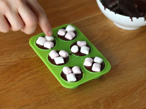 Ličke z vročo čokolado: temna čokolada + marshmallow - Priprava korak 2