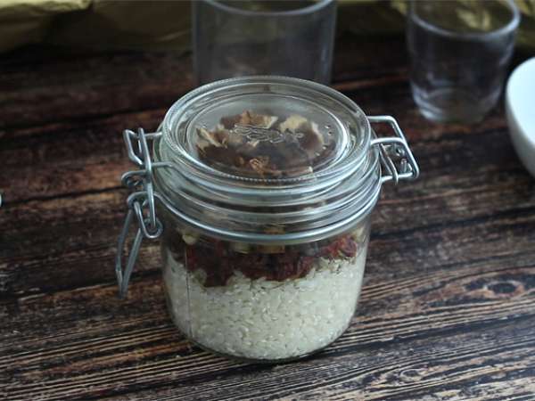 Komplet za rižoto z gobami in posušenim paradižnikom - Priprava korak 1