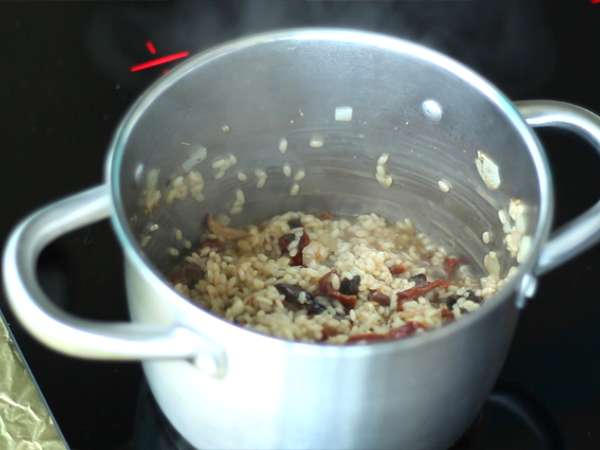 Komplet za rižoto z gobami in posušenim paradižnikom - Priprava korak 4