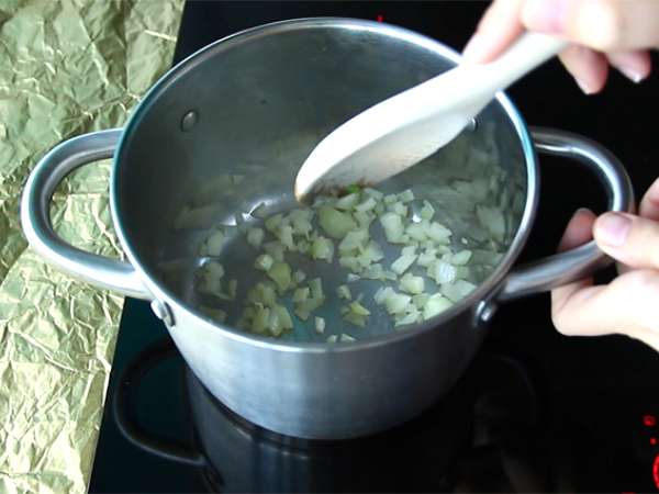 Vegetarijanska rižota s suhimi paradižniki in gobami - Priprava korak 1