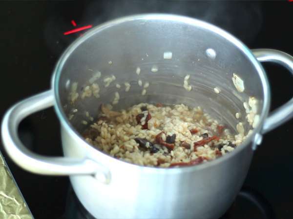 Vegetarijanska rižota s suhimi paradižniki in gobami - Priprava korak 3