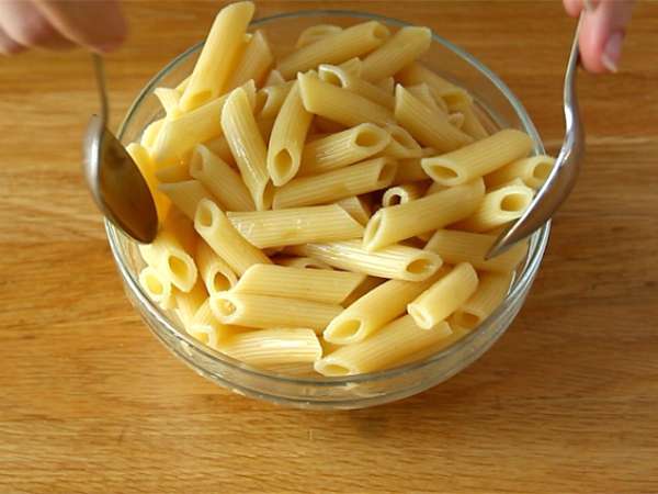 Testenine s šunko in sirom gratin - Priprava korak 1