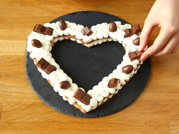 Srčna torta au Kinder - Kinderjeva srčna torta za valentinovo - Priprava korak 10