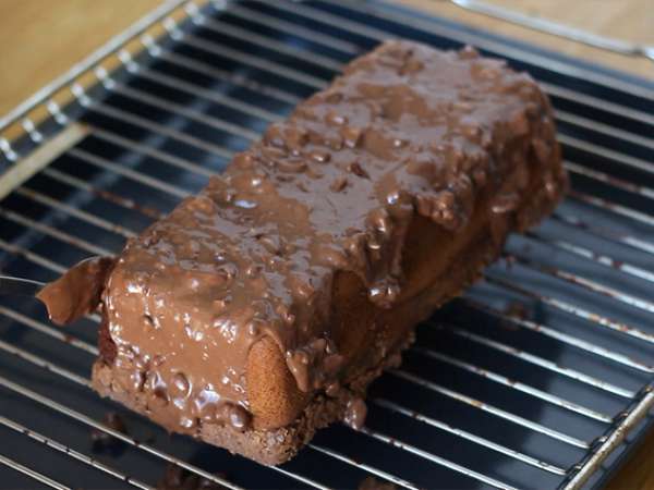 Marmorna biskvitna torta z mandljevo glazuro - Priprava korak 10