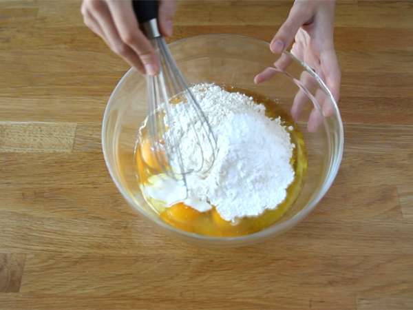 Jogurtov biskvit v mikrovalovni pečici v 10 min. - Priprava korak 1