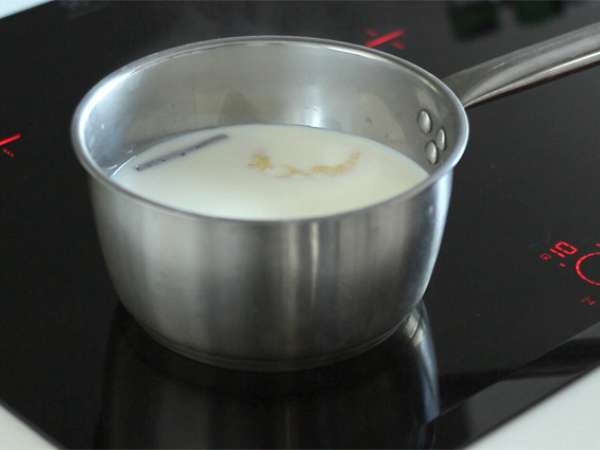 Jabolčni in karamelni puding s krofi - Priprava korak 1