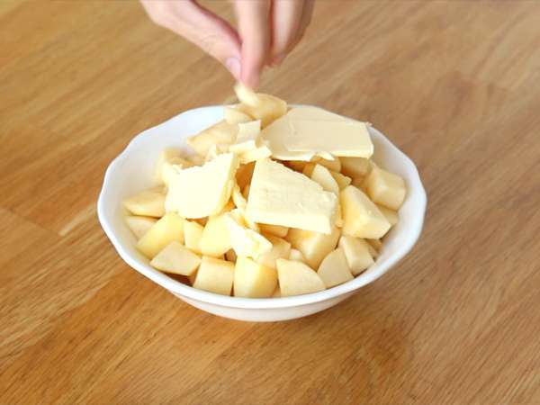 Jabolčni in karamelni puding s krofi - Priprava korak 2