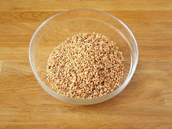 Žitna ploščica iz puhastega riža z arašidi - Priprava korak 2