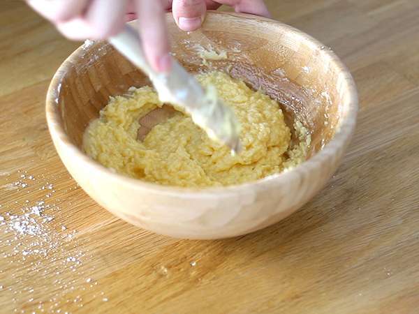 Torta z jabolki in mandlji (Tarte normande) - Priprava korak 2