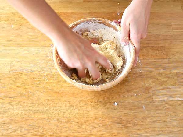 Torta z jabolki in mandlji (Tarte normande) - Priprava korak 3