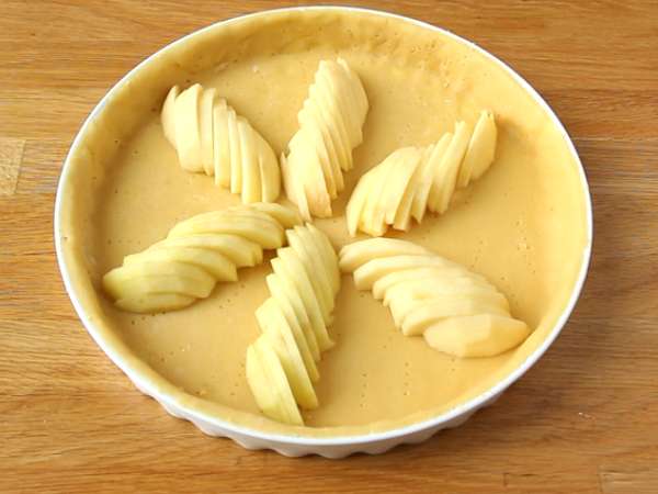 Torta z jabolki in mandlji (Tarte normande) - Priprava korak 7