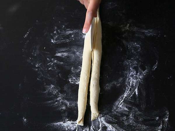 Pleteni kruhki z zelenim pestom - Priprava korak 4