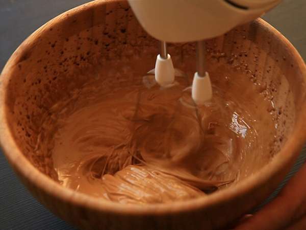 Ekspresna pena za kavo - 3 sestavine - Priprava korak 2