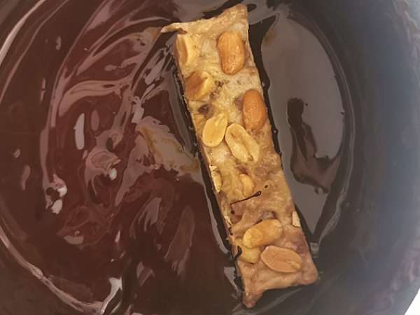Veganske in brezglutenske domače ploščice Snickers - Priprava korak 8