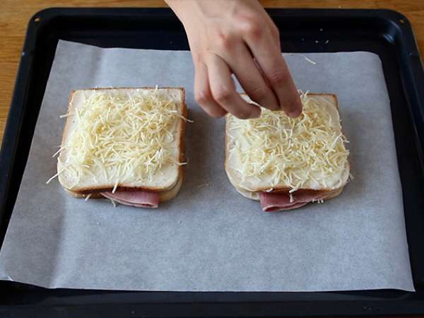 Gourmet croque-monsieur z bešamelno omako - Priprava korak 3
