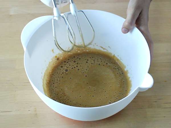 Korenčkov biskvit z nadevom iz sira - Priprava korak 3