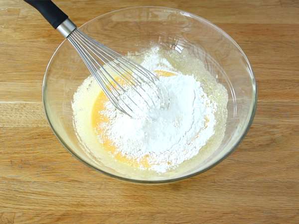 Plastična torta z jagodami in mascarponejevo kremo - Priprava korak 2