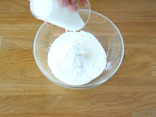 Plastična torta z jagodami in mascarponejevo kremo - Priprava korak 6