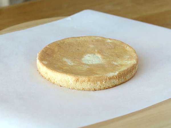 Plastična torta z jagodami in mascarponejevo kremo - Priprava korak 7