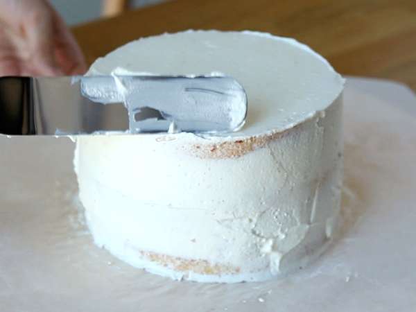 Plastična torta z jagodami in mascarponejevo kremo - Priprava korak 10