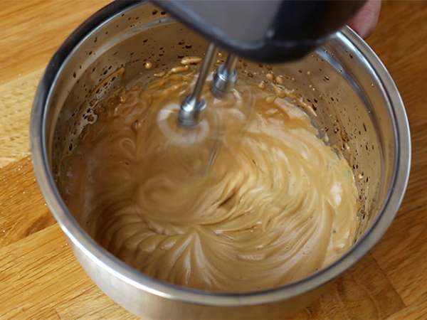 Dalgona kavni mousse - Priprava korak 1