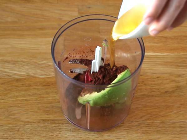 Avokado in čokoladni brownie brez masla - brez laktoze - Priprava korak 4