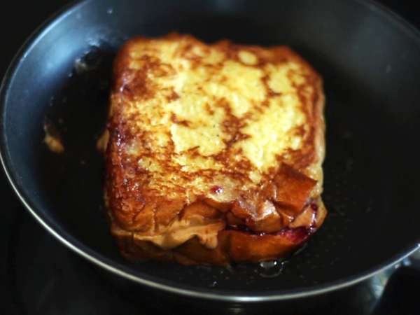 Francoski toast z arašidovim maslom in želejem - Priprava korak 4