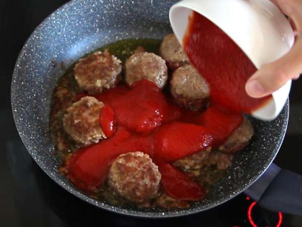 Telečje mesne kroglice, polnjene s sirom mocarela - Priprava korak 6