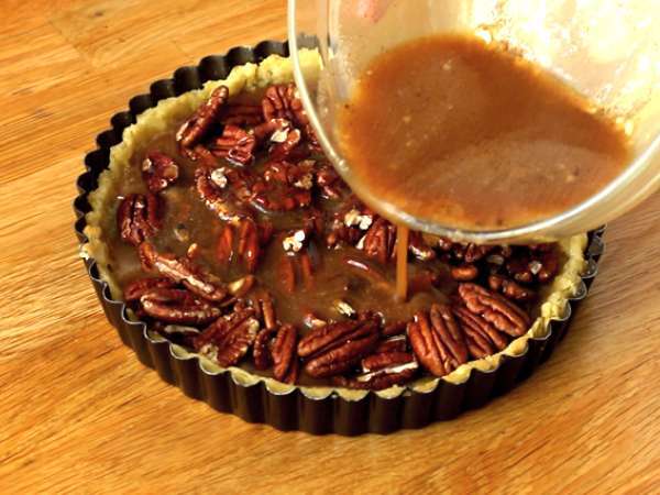 Pekaževa pita. Pekanska pita - Priprava korak 6