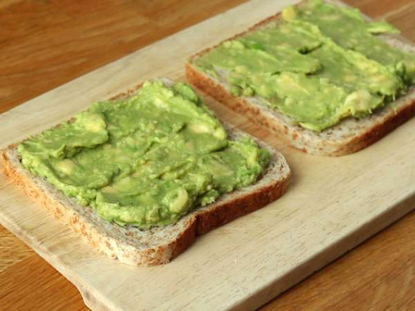 Klubski sendvič s tuno in avokadom - Priprava korak 1